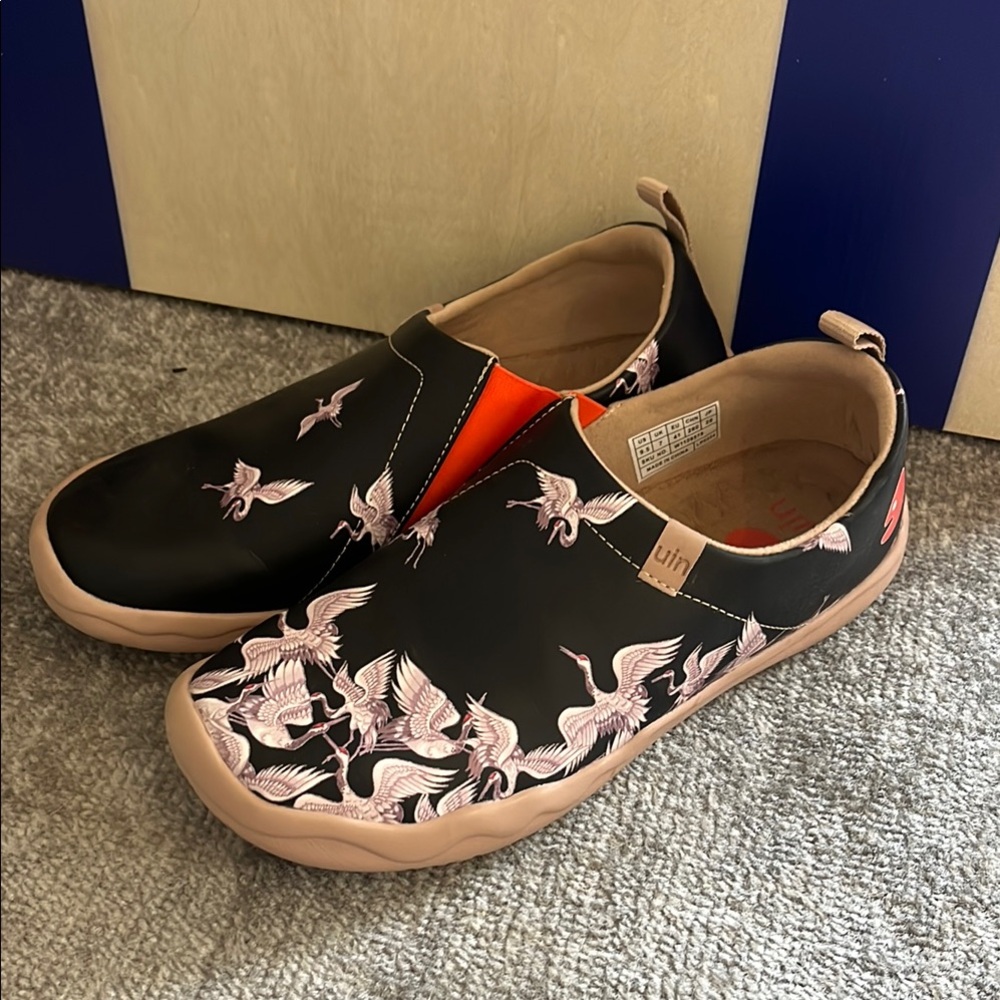UIN Black Slip-Ons with Pink Crane Pattern